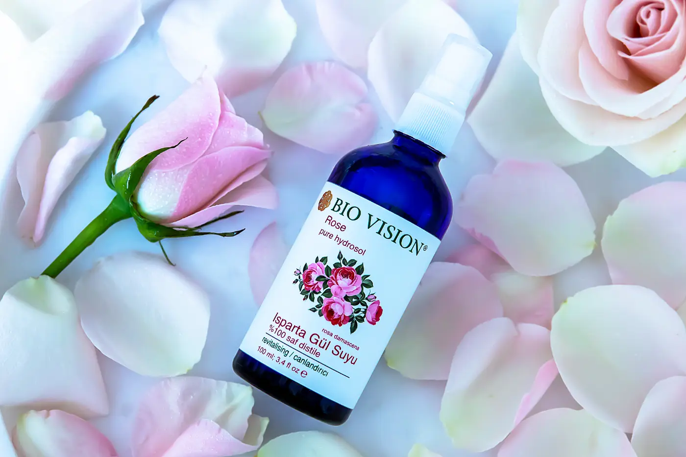 Bio Vision gül suyu ve gül yaprakları